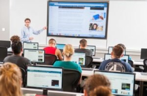 Transformasi Pendidikan di Era Digitalisasi Informasi